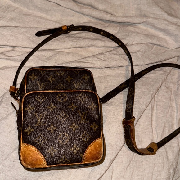 Louis Vuitton Handbags - 🎄Louis Vuitton Amazone crossbody